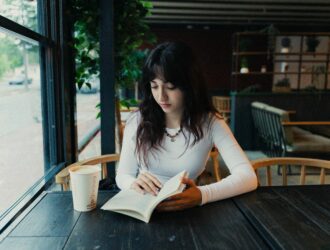 Célibataires de longue durée : suivis onze ans, la plupart restent satisfaits de leur vie