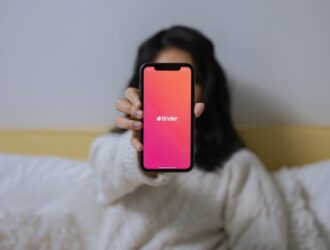 Tinder et Hinge : un rapport du Congrès américain pointe 1,5 million de comptes malveillants